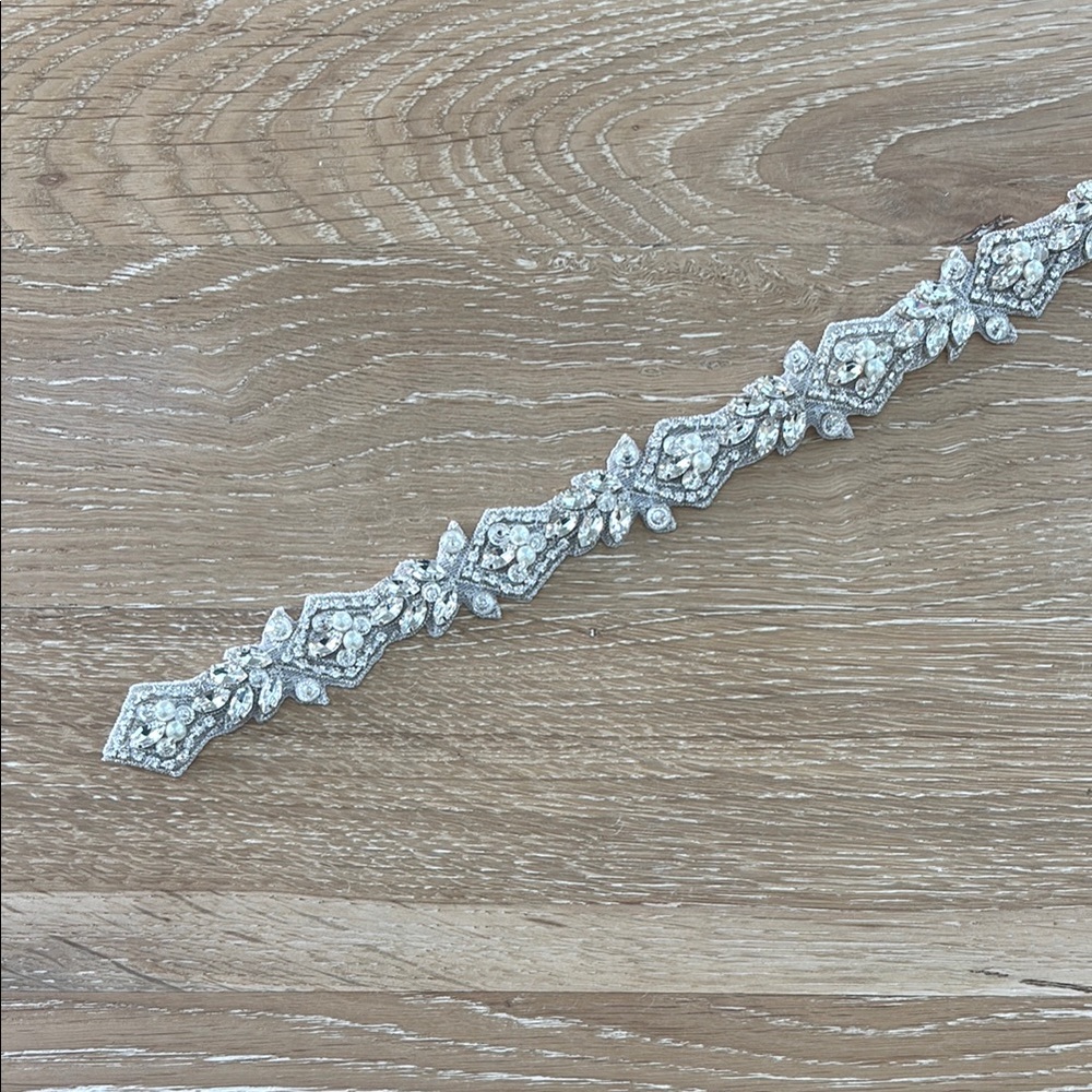 Elegant Silver Crystal Belt